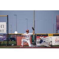 Mankato MoonDogs second baseman Dustin Crenshaw