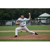 Vermont Mountaineers' Max Gitlin on the mound