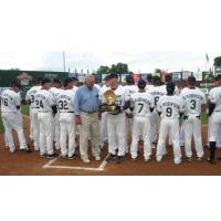 York Revolution founder Brooks Robinson receives the Rawlings All-Time Gold Glove Award