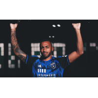 San Jose Earthquakes defender Carlos Akapo