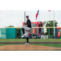 Sioux City Explorers' J.D. Scholten on the mound