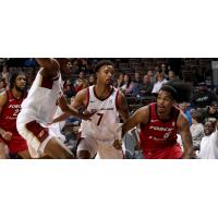 Cleveland Charge's Gabe Osabuohien and Elijah Hughes battle Sioux Falls Skyforce's Josh Christopher