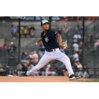 Columbia Fireflies pitcher Hiro Wyatt